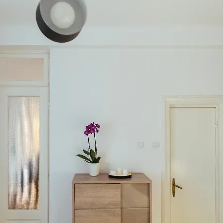 Alba On Calea Victoriei Apartment *