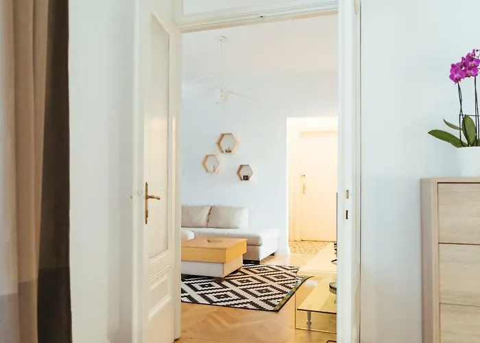 Alba On Calea Victoriei * Bucareste