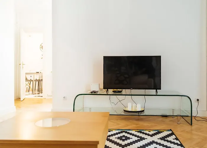 Alba On Calea Victoriei * Bucureşti