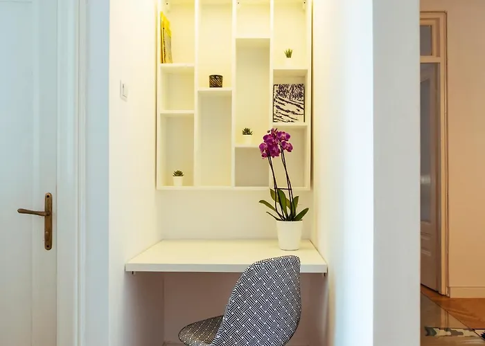 Alba On Calea Victoriei Bucarest