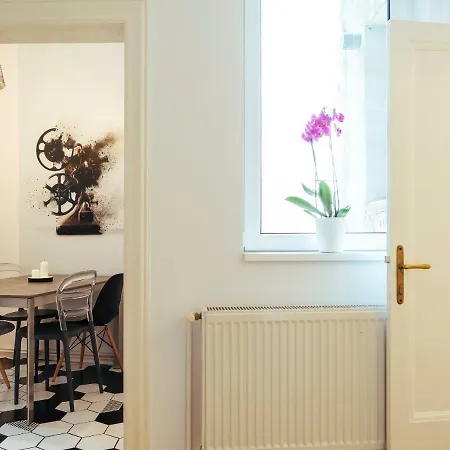 Daire Alba On Calea Victoriei