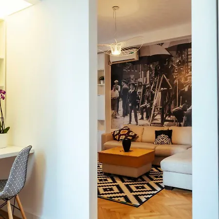 Alba On Calea Victoriei Daire Bükreş