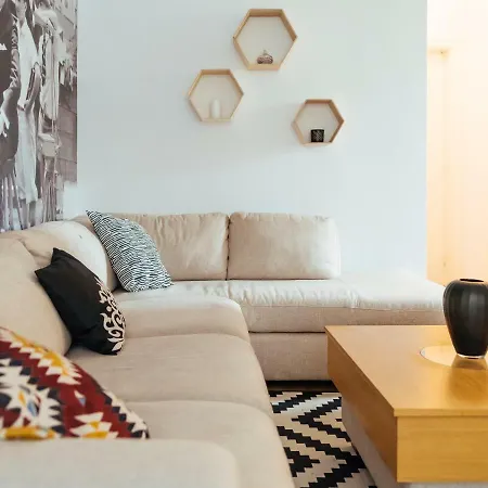 Alba On Calea Victoriei * Bükreş