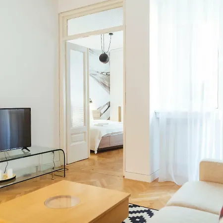 Alba On Calea Victoriei *