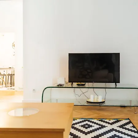 Alba On Calea Victoriei * Bükreş