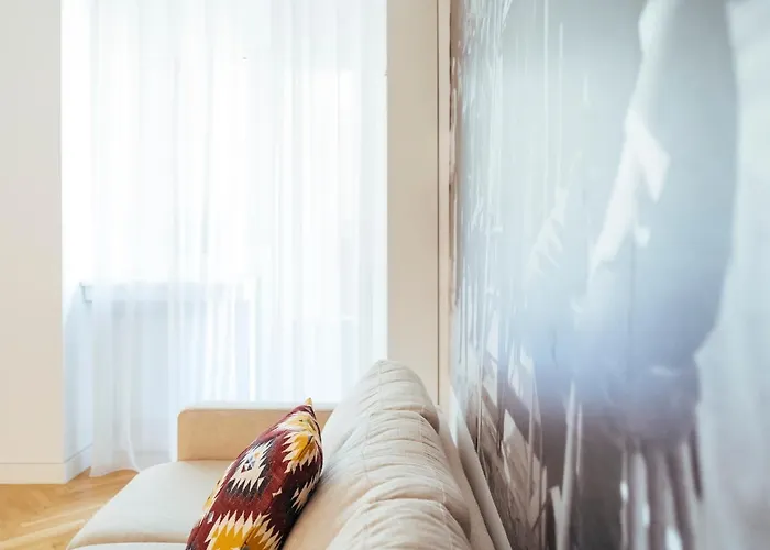 Daire Alba On Calea Victoriei