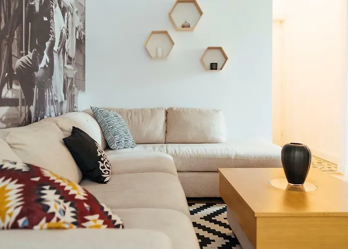 Alba On Calea Victoriei * בוקרשט